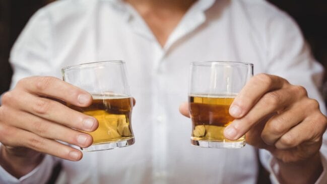 Reduzir a ingestão de álcool traz inúmeros benefícios à saúde