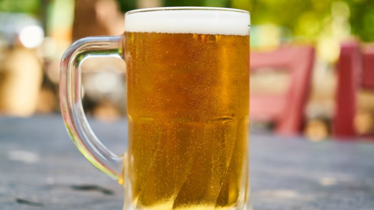 Implementada na cidade de Chapecó, essa lei municipal tem como propósito proibir o consumo de bebidas alcoólicas em vias públicas durante um período da madrugada (Engin Akyurt/Pexels)