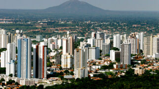 Localizada no coração do Centro-Oeste, Cuiabá tem clima tropical semiúmido, com média anual próxima de 27°C