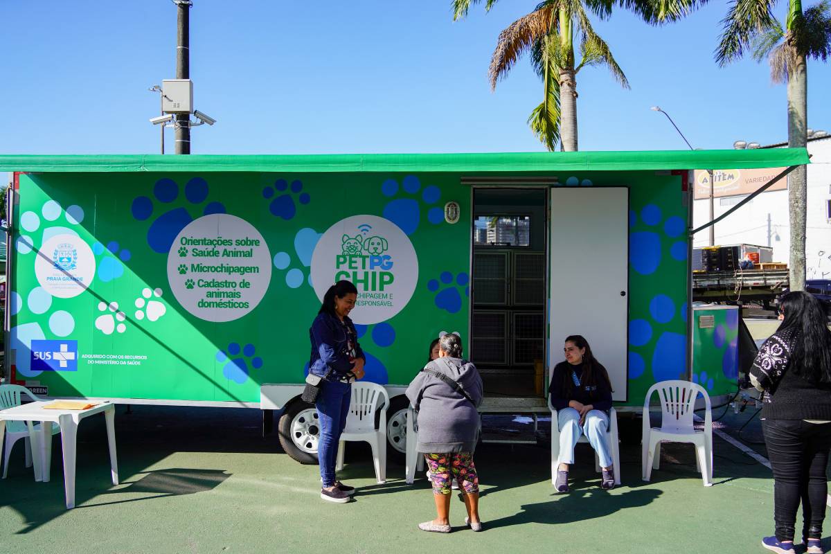 Torcedor do Santos, o aposentado Wilson Roberto dos Santos apelidou o seu cachorro de Neymar, em homenagem ao craque santista. Com dois anos, o peludo é seu amigo inseparável. Juntos eles passeiam, correm, 'pedalam'. "Ele é meu grude. Meus filhos foram em