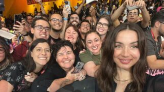 Membros do grupo 'Grade CCXP' conseguiram várias fotos com famosos que foram ao evento como Ana de Armas