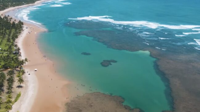 O lugar impressiona por sua conservação e belezas naturais, mesmo estando sempre lotada de turistas