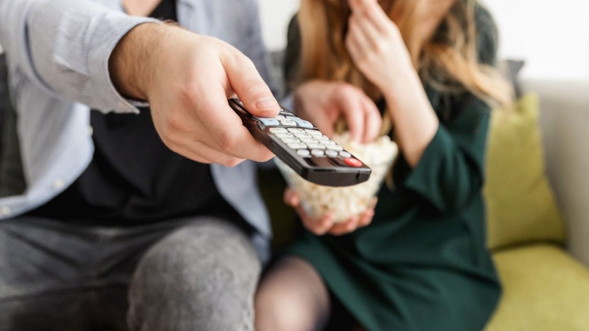 A TV 3.0 vai funcionar se estiver conectada à internet, e seu comando será feito por intermédio de aparelhos celulares (JESHOOTS.com/Pexels)