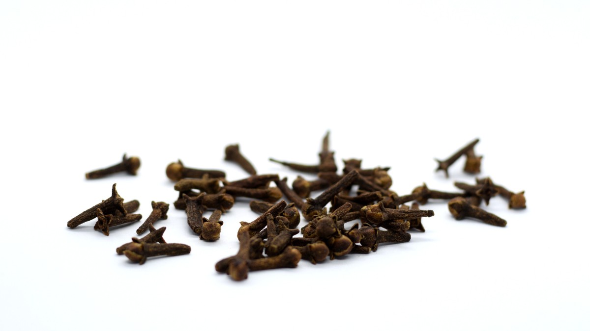 Saúde bucal (combate bactérias, alivia dores de dente e previne cáries e gengivite) / Pixabay