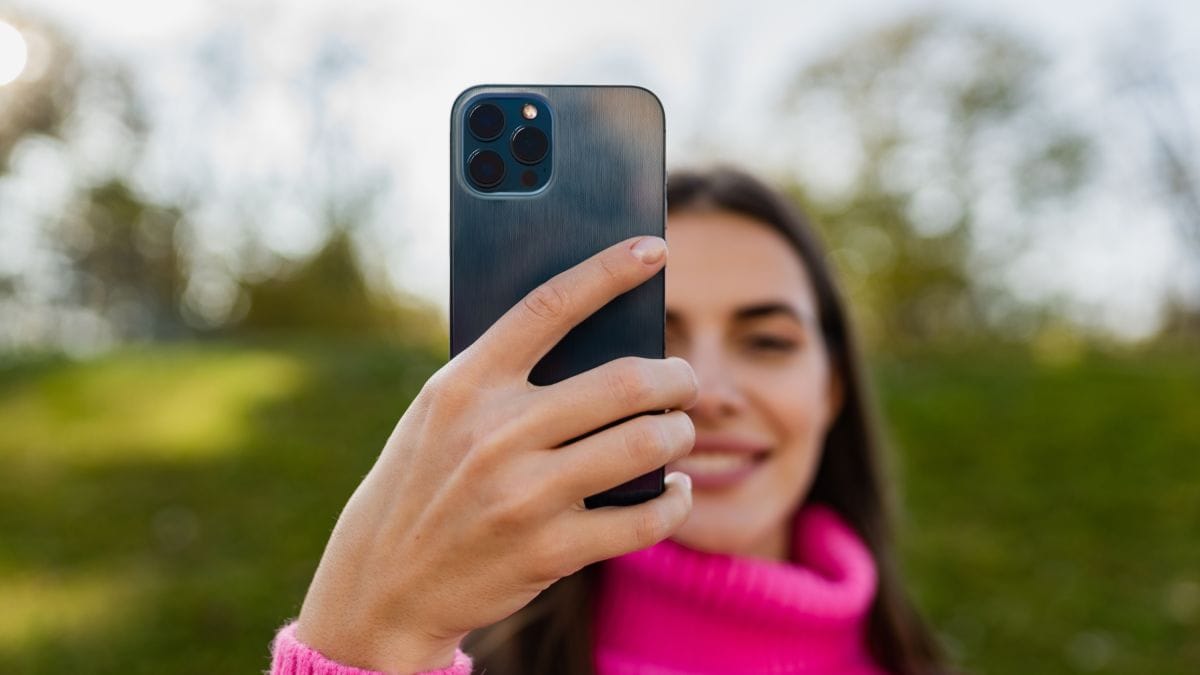 Um pedaço de fita adesiva pode impedir que aplicativos maliciosos acessem a câmera do smartphone