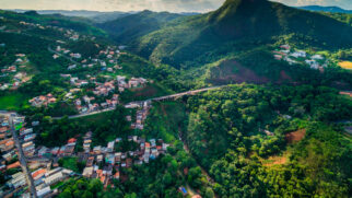 A desigualdade de renda no Brasil segue profunda e visível quando analisada município por município