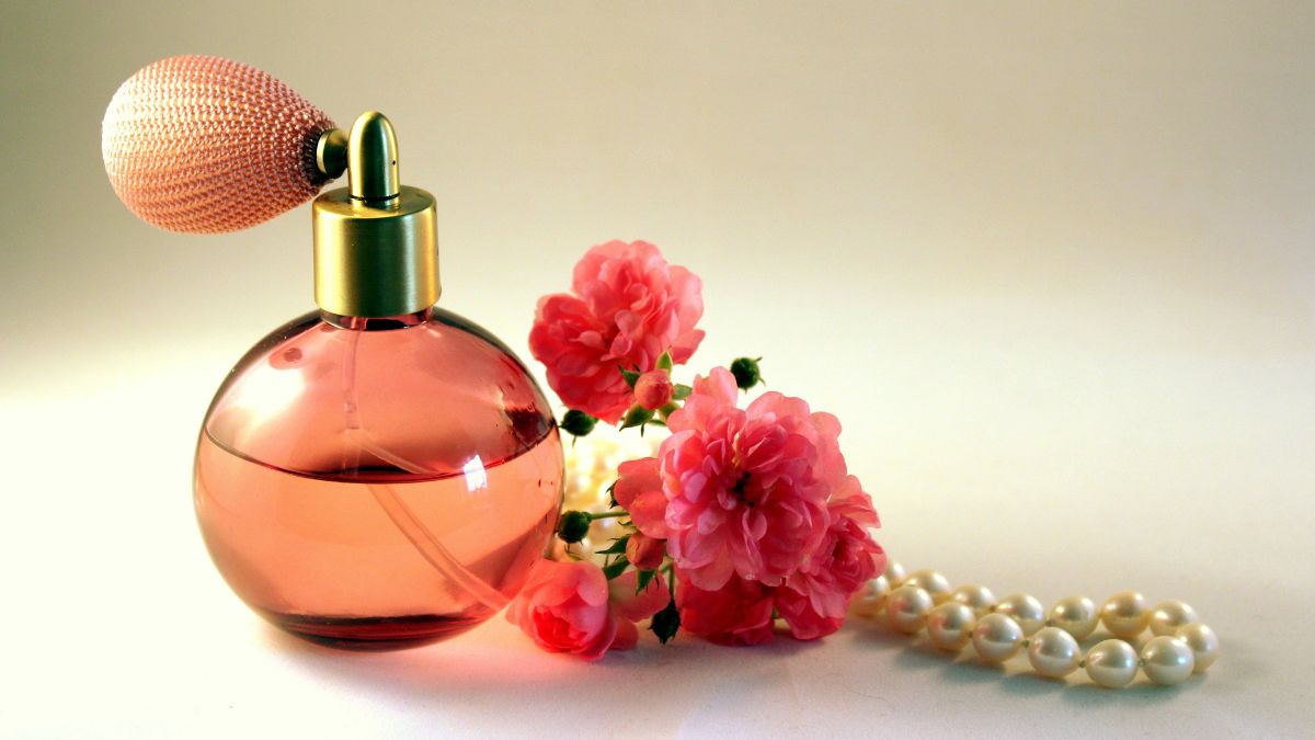 Ao longo da história, os perfumes acompanharam mudanças culturais e hábitos sociais / Pixabay