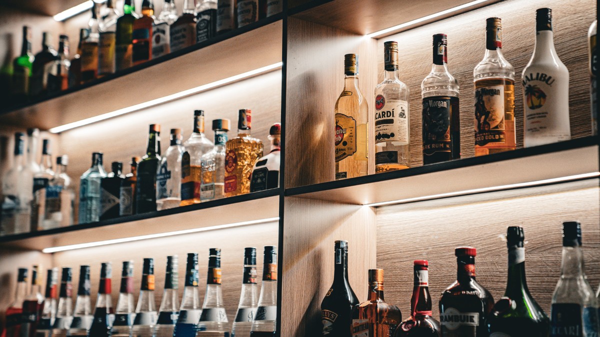 O álcool pode reduzir a eficiência do metabolismo energético e favorecer o ganho de peso / Pixabay