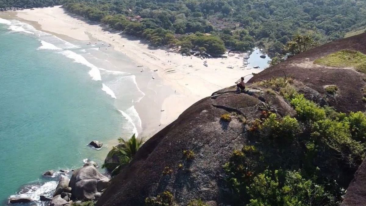 A Praia do Bonete fica em Ilhabela, em uma área isolada e de difícil acesso / Reprodução Youtube/Arquipélago Ilhabela