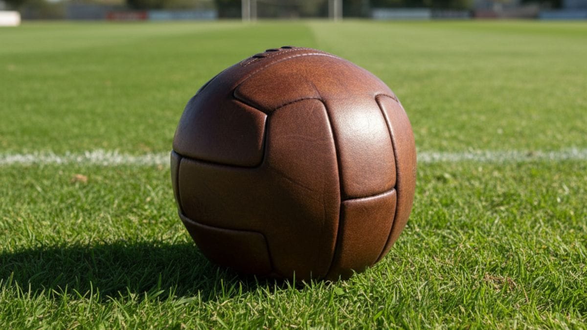 Bola da Copa de 1930, que ocorreu no Uruguai, chamada de Modelo T/ Imagem meramente ilustrativa/Gerado por IA/Gemini