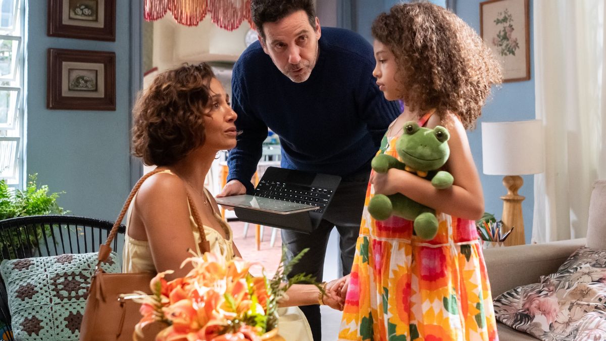 Sofia se surpreende ao rever a mãe na Igreja da Penha, em uma das cenas mais aguardadas da novela Globo/ Estevam Avellar