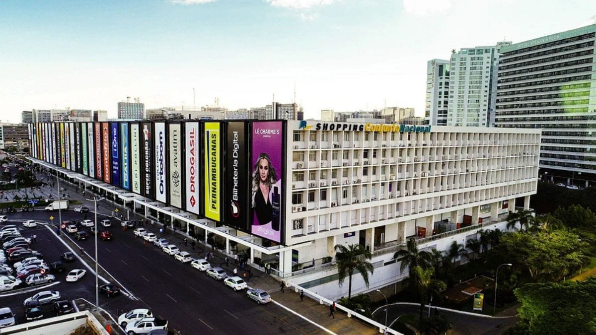 Brasília (Centro-Oeste) A casa de vidro que representa o Centro-Oeste ficará em Brasília, no Distrito Federal. O espaço será montado no Conjunto Nacional, na Asa Norte/Divulgação