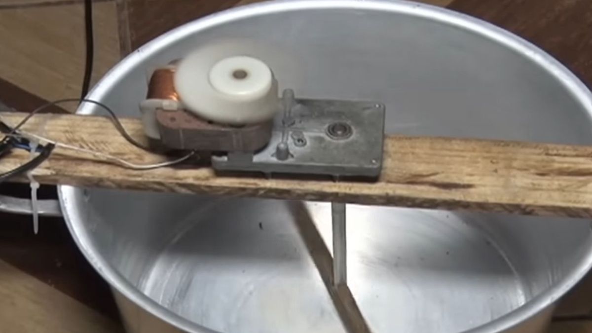 Criou uma moto que utiliza água como fonte de energia