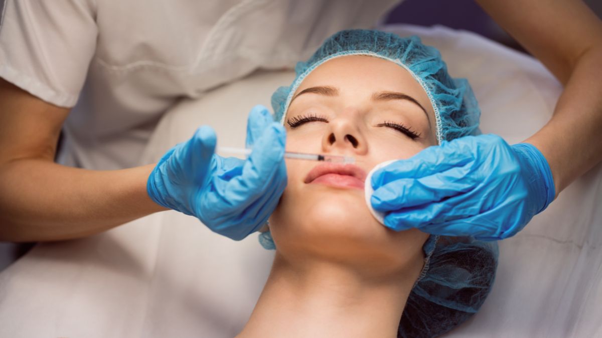 O futuro da estética privilegia técnicas de estímulo de colágeno em vez de preenchimentos, garantindo resultados sutis e mais naturais/ wavebreakmedia_micro/Freepik