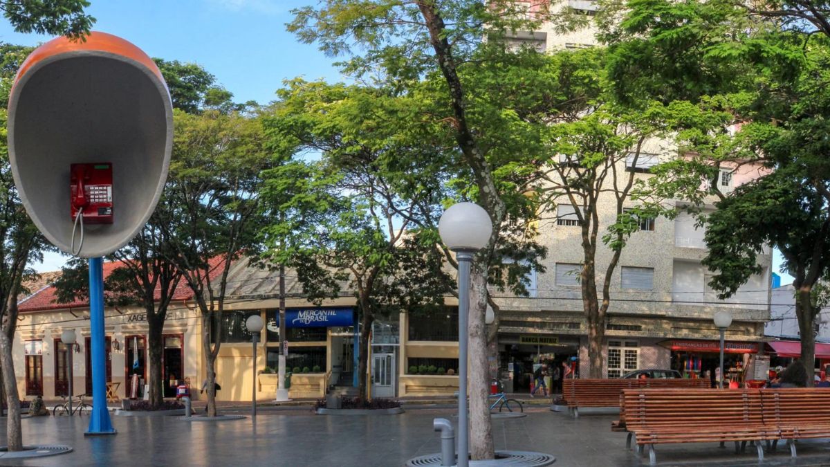 Conhecida pelos famosos 'exageros', a cidade combina patrimônio histórico, áreas verdes e qualidade de vida a poucos quilômetros da capital