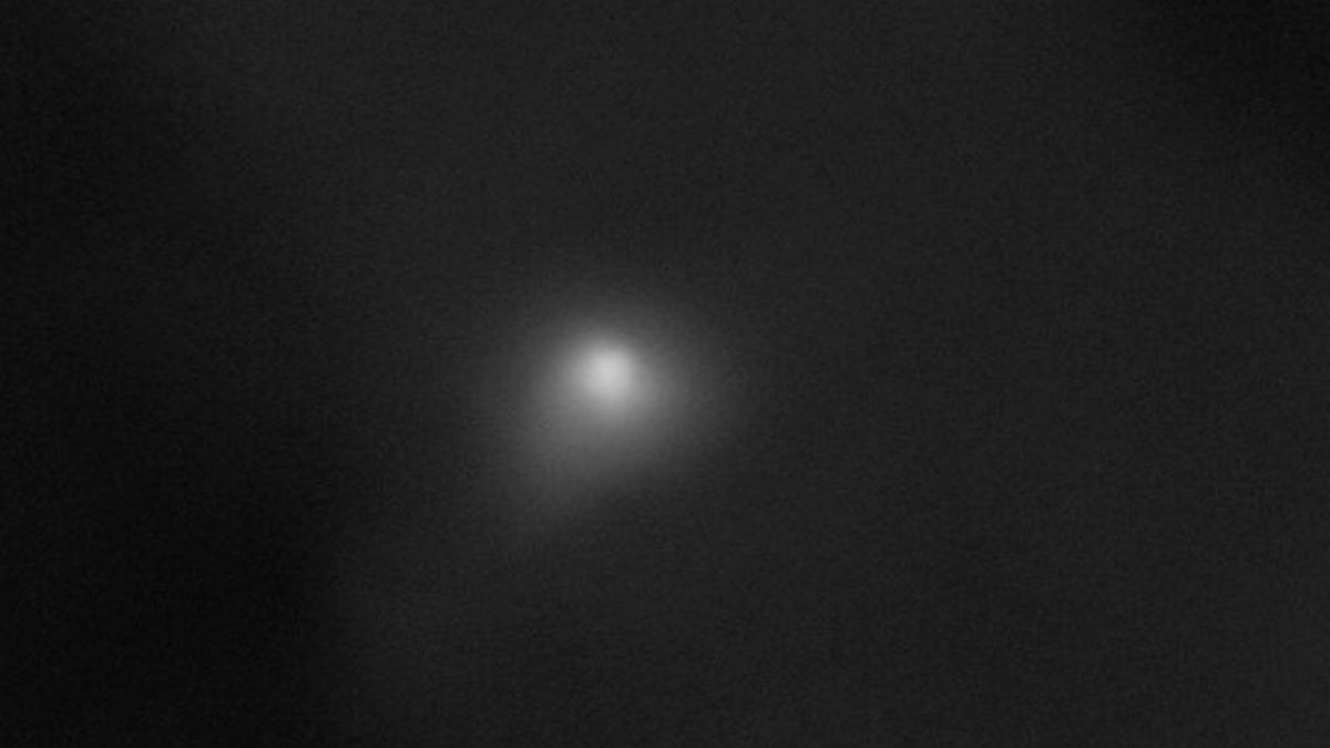 Em 2 de outubro de 2025, a câmera HiRISE, a bordo da sonda Mars Reconnaissance Orbiter, observou o cometa interestelar 3I/ATLAS quando ele estava a aproximadamente 0,2 unidade astronômica, cerca de 30 milhões de quilômetros da espaçonave / NASA/JPL-Caltech/Universidade do Arizona