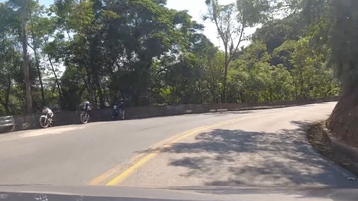 Curvas acentuadas e descida de 1.000 metros ao longo de 8 km favorecem o desprendimento das peças
