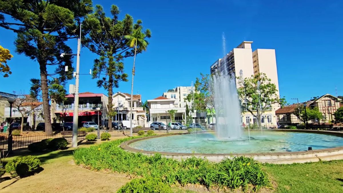 A cidade é conhecida carinhosamente como a "Toscana Brasileira"