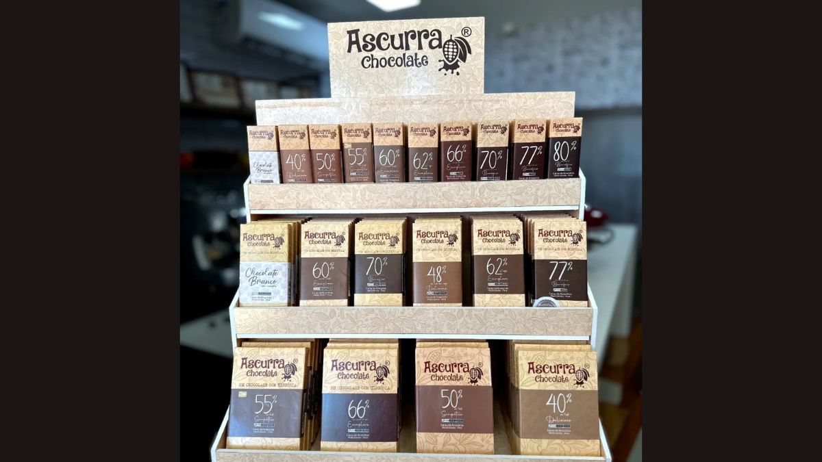 A Ascurra Chocolate está localizada no Sítio Ascurra, no travessão do km 70 sul, a cerca de 4 quilômetros da Rodovia Transamazônica. Sob a condução de Sarah e Robson Brogni, a produção é voltada ao cacau fino destinado à fabricação de chocolates premiados, incluindo o reconhecimento de melhor amêndoa do Brasil e uma das melhores do mundo. A marca também se destaca na categoria tree to bar, com conquistas em premiações de melhor chocolate do país/ Prefeitura de Medicilândia