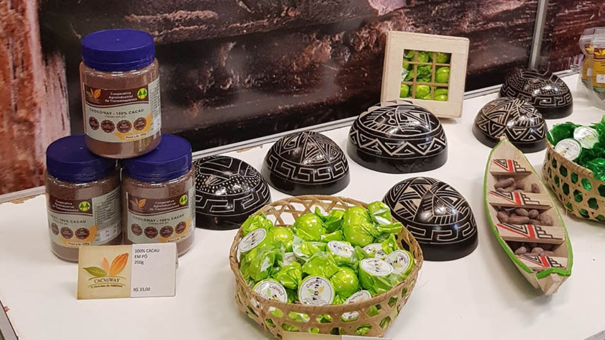 A Cacauway é uma fábrica de chocolate localizada na BR-230, no km 92, e pertence à Cooperativa Agroindustrial da Transamazônica (Coopatrans). Fundada em 2010, foi a primeira fábrica de chocolate da região da Transamazônica, criada com o objetivo de verticalizar a cadeia produtiva do cacau. A marca acumula diversos prêmios de melhor chocolate no Brasil e no exterior, conquistados em diferentes festivais especializados/ Prefeitura de Medicilândia