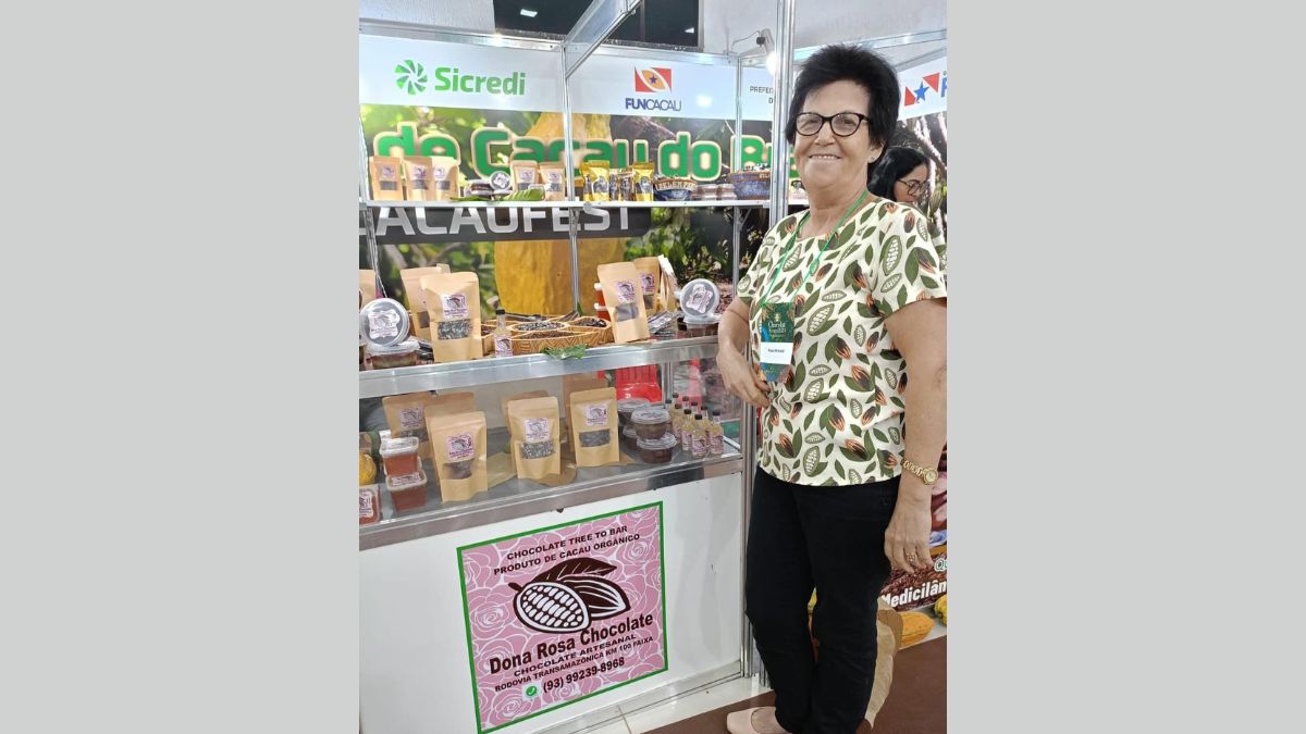 A Dona Rosa Chocolate está localizada no km 100 da BR-230, na Rodovia Transamazônica. A produção integra a categoria "Tree to bar" e já recebeu diversas premiações em concursos e festivais de chocolate. Além dos chocolates, o local também produz derivados do cacau, como geleias, licores e outros produtos/ Prefeitura de Medicilândia
