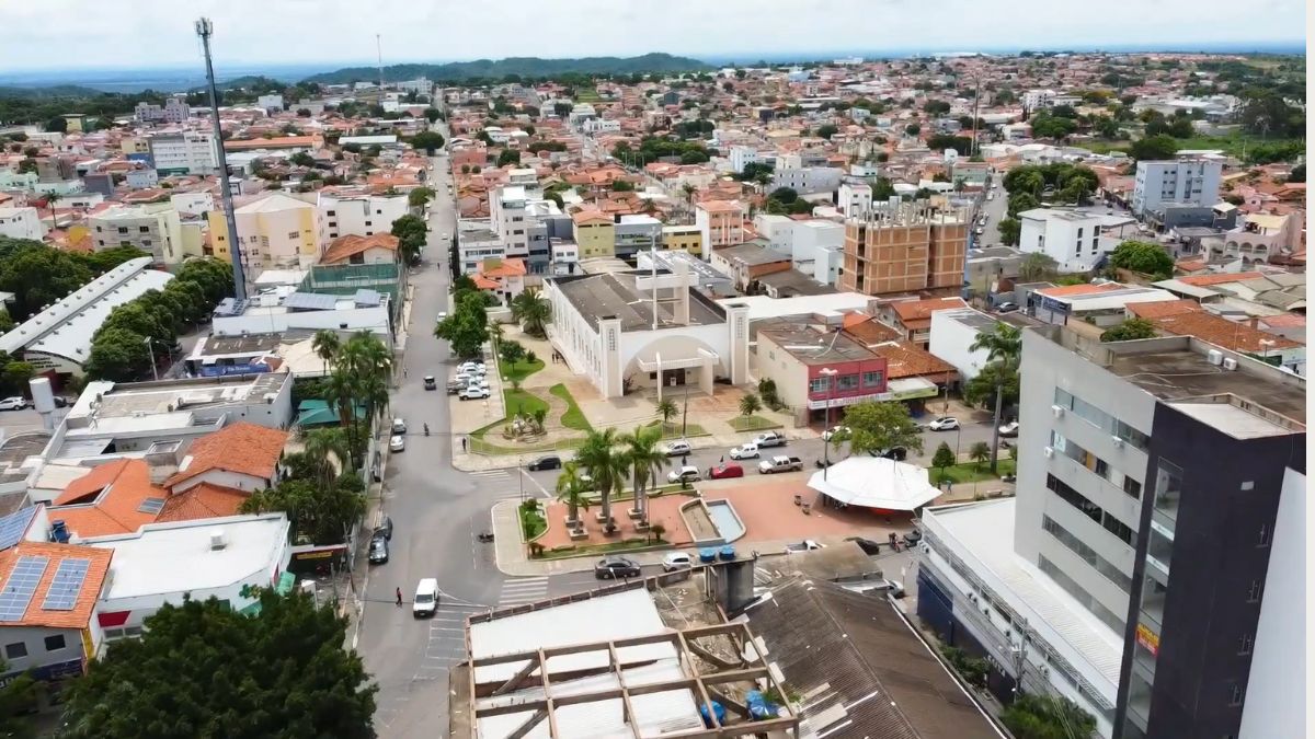 Além da sede urbana, João Pinheiro possui diversos distritos e comunidades rurais, o que amplia os desafios de gestão pública em um território maior que muitos estados brasileiros/ Reprodução Youtube/NOIALK