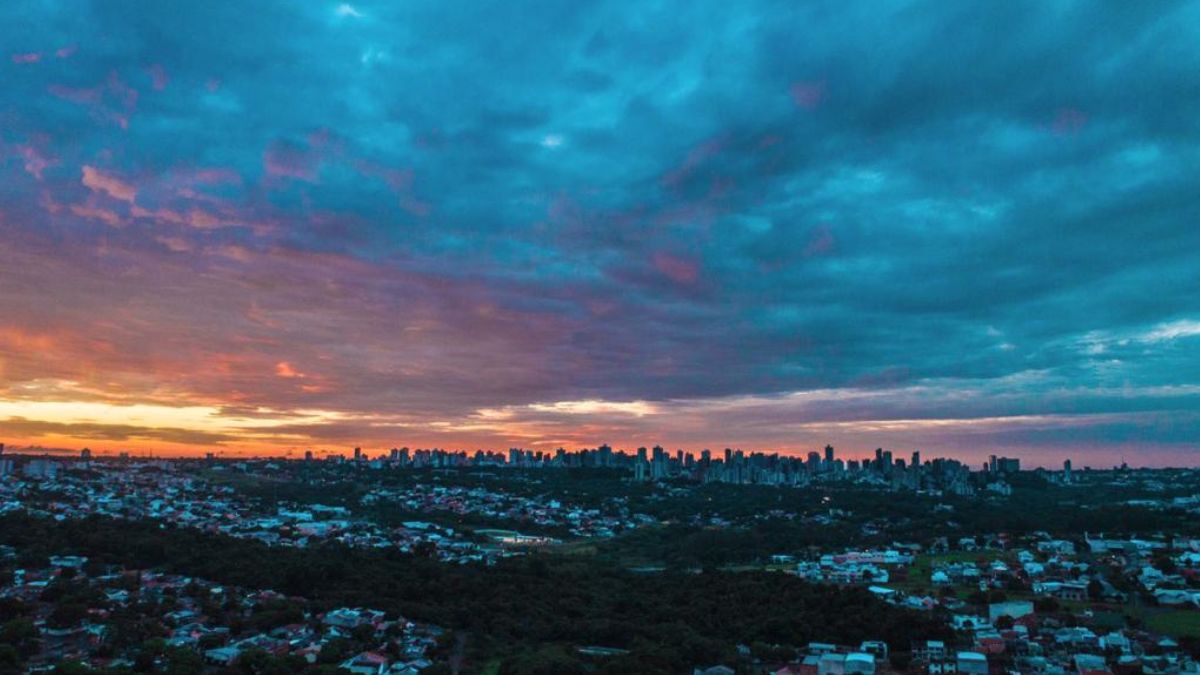Ruas amplas e arborizadas fazem parte do planejamento urbano de Maringá, pensado desde a fundação da cidade/ Thiago Louzada