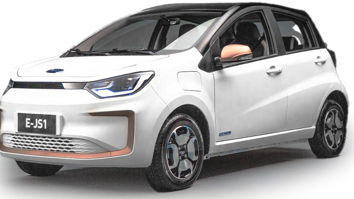 4º Lugar Geely EX2 R$ 119.900 (E-JS1) a R$ 125.900 (E-JS1 EXT) Compacto elétrico que busca um bom equilíbrio entre espaço e desempenho. Em algumas versões, alcança cerca de 116 cv de potência e autonomia próxima de 289 km. Oferece espaço interno generoso para o segmento e um sistema de carregamento rápido considerado eficiente/Divulgação