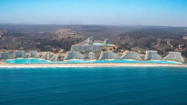A lagoa artificial fica em Algarrobo, no Chile, dentro do resort San Alfonso del Mar