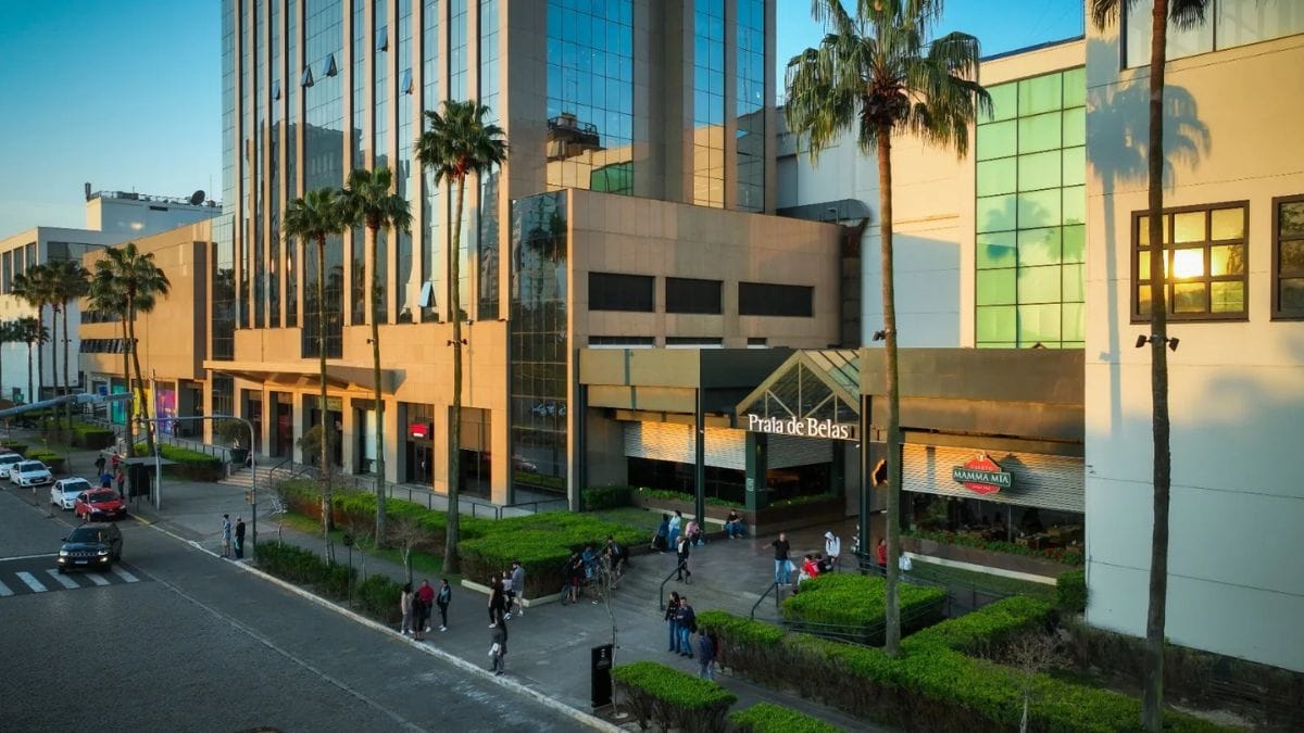 Porto Alegre (Sul) Representando a região Sul, Porto Alegre foi a capital escolhida para receber a casa de vidro do BBB 26. O espaço será montado no Praia de Belas Shopping, localizado no bairro Praia de Belas, área central e de grande fluxo na cidade/Divulgação