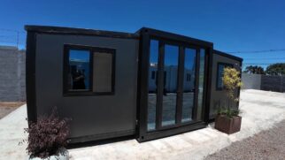Nesse tipo de construção, a casa não nasce no terreno, ela é preparada em partes