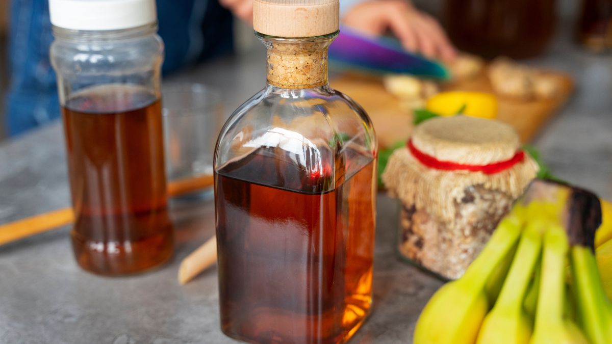 Originou-se do aproveitamento do melaço, subproduto da produção de açúcar