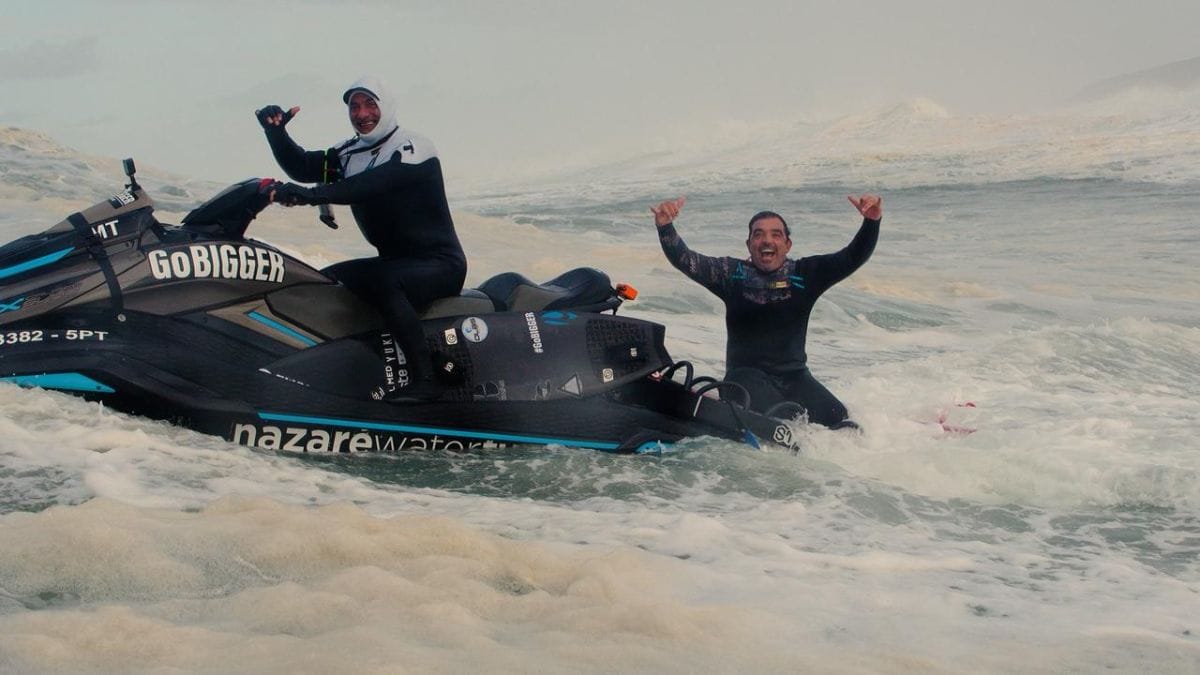 Rodrigo Koxa já tem um histórico com as ondas de Nazaré (Ianco Rocha/Divulgação)