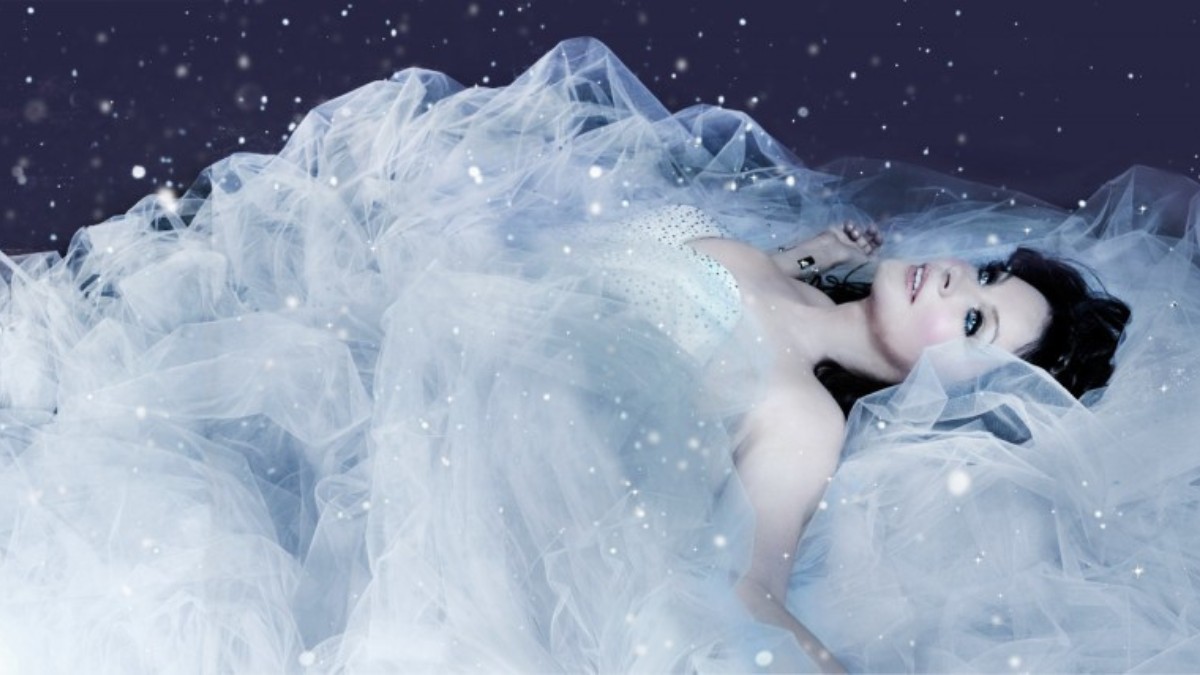 Sarah Brightman em 2008: A soprano britânica que deu voz e alma à melodia esquecida, transformando-a em um hino natalino / Divulgação