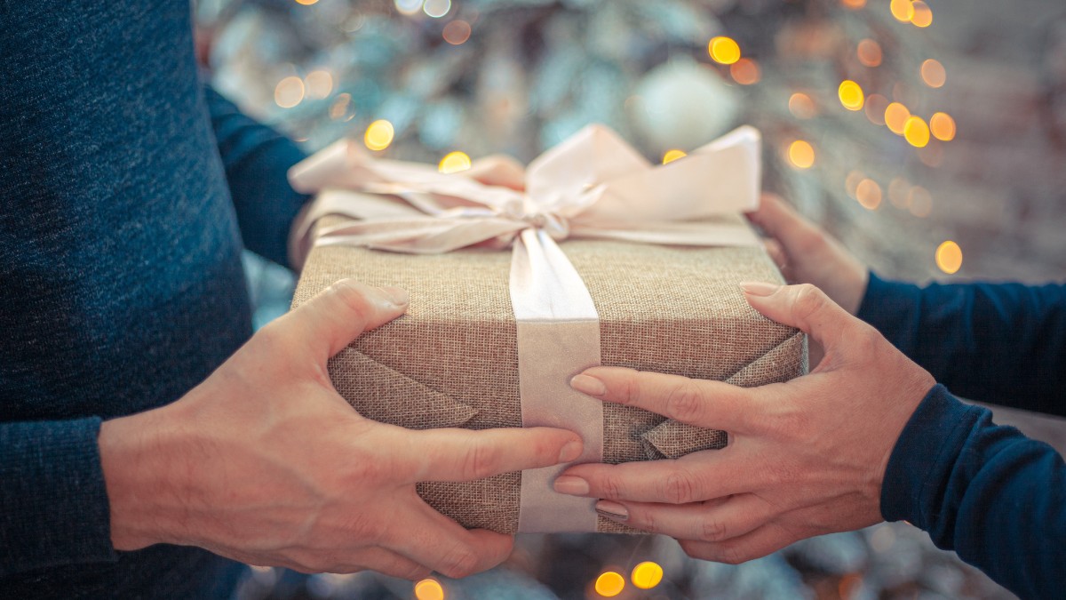 "Jesus ilumina a todos" não é apenas o título de um hino milenar, mas o propósito das músicas de Natal: espalhar esperança. Entenda como as composições de Santo Hilário de Poitiers e Prudêncio deram início a essa tradição sagrada. / Pixabay