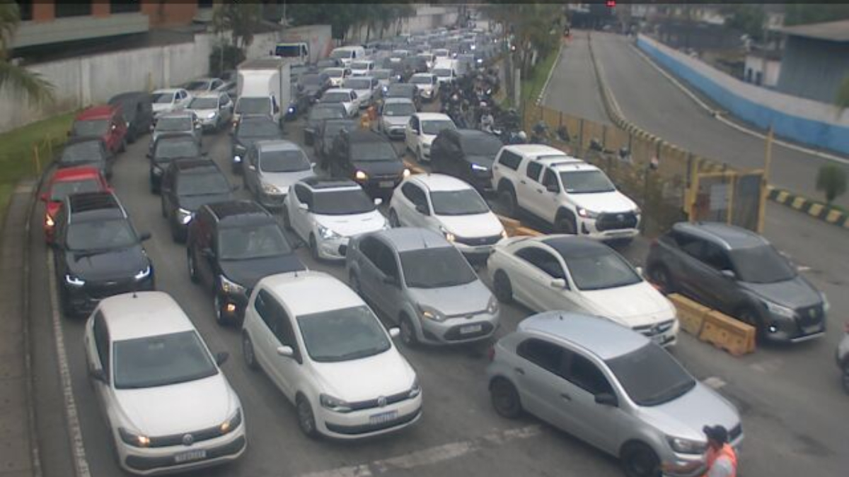 Na Baixada Santista, o sistema também opera com retenções moderadas