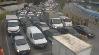 Entre Santos e Guarujá, o tempo de espera chega a 35 minutos