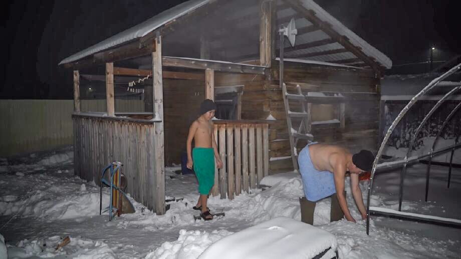 Em Yakutia, até o banho é uma missão de sobrevivência: horas de lenha, neve derretida e uma sauna a 70 °C para enfrentar o lugar mais frio da Terra/Reprodução