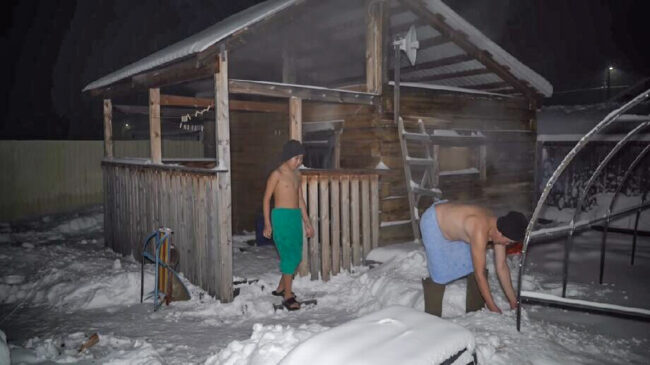 Dizem que o choque térmico faz até bem para a saúde dos siberianos