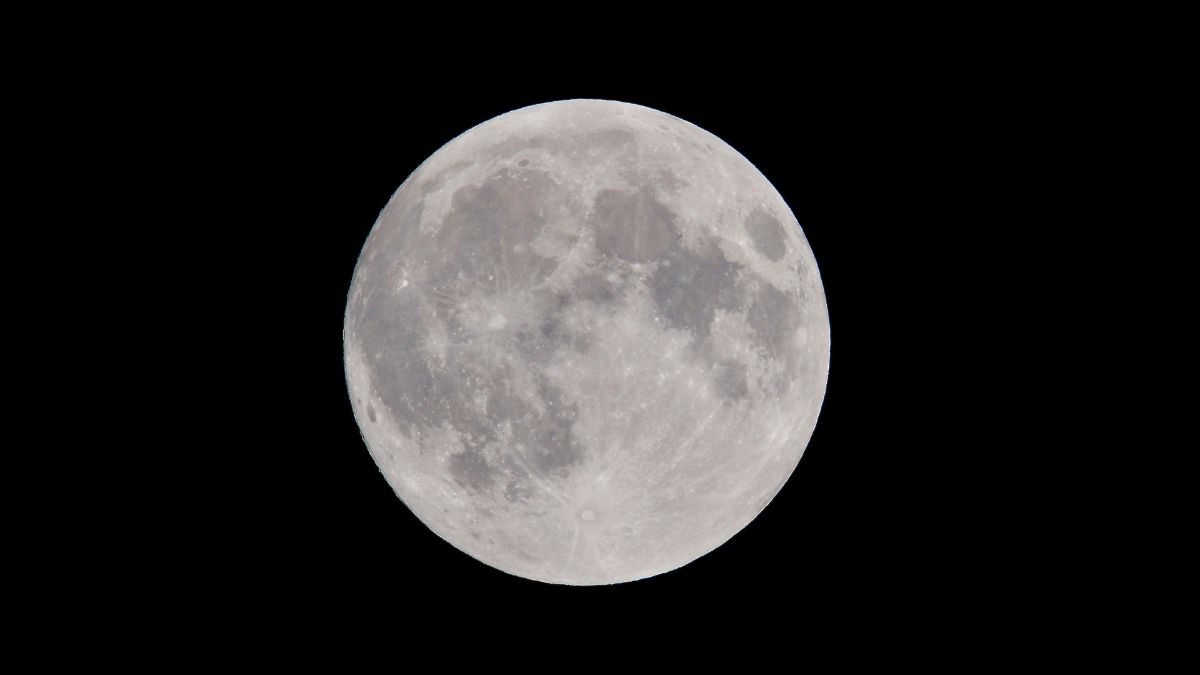 A fase Nova (19 de dezembro) é o momento em que a Lua se alinha entre a Terra e o Sol, ficando invisível a olho nu. Inicia-se um novo ciclo/Pexels