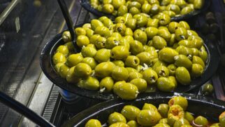Muita gente não sabe, mas os caroços de azeitona podem ser transformados em utensílios domésticos
