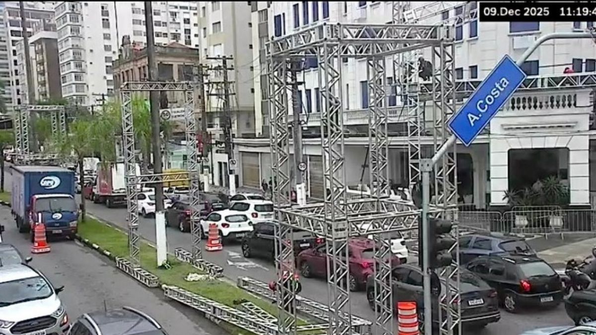 Os moradores foram orientados a deixar a área da garagem e manter distância até que o local esteja seguro