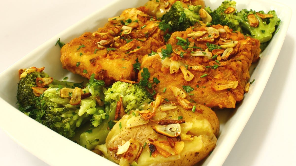 Vai servir no Natal? Uma farofa de castanhas ou panko traz a crocância ideal para contrastar com a carne macia do peixe / Pixabay