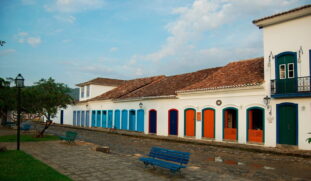 O centro histórico, onde carros são proibidos, funciona como um verdadeiro museu a céu aberto