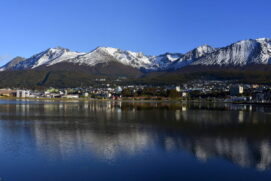Ushuaia combina montanhas, lagos, florestas e geleiras em um mesmo território, oferecendo atrações distribuídas ao longo de todo o ano