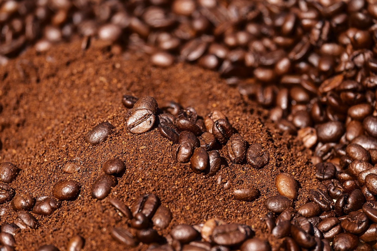 Da cozinha ao banheiro, a borra de café ganha novos usos no dia a dia e mostra como resíduos comuns podem se transformar em soluções funcionais/Pixabay