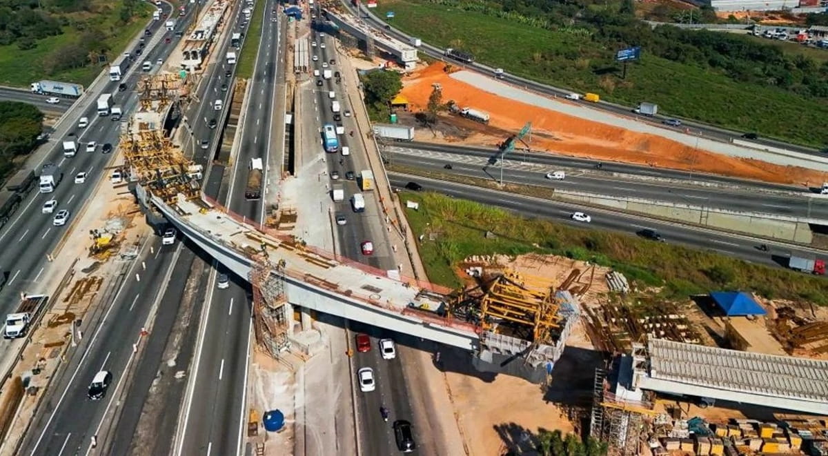 Em um trecho de apenas 16 quilômetros, está em curso uma das obras rodoviárias mais complexas e aguardadas do Brasil