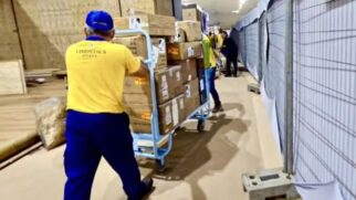 Os Correios reúnem cartas enviadas por crianças de todo o Brasil