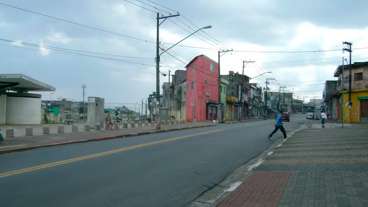 A avenida Sapopemba, em São Paulo (SP), é uma das maiores do Brasil e do mundo em extensão Foto: Wikimedia/leandro0507