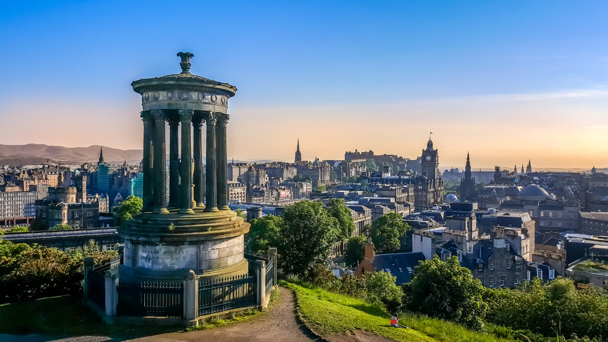 Edimburgo é a única cidade do mundo onde não existem prédios gigantes / Andrew Colin/Wikimedia Commons